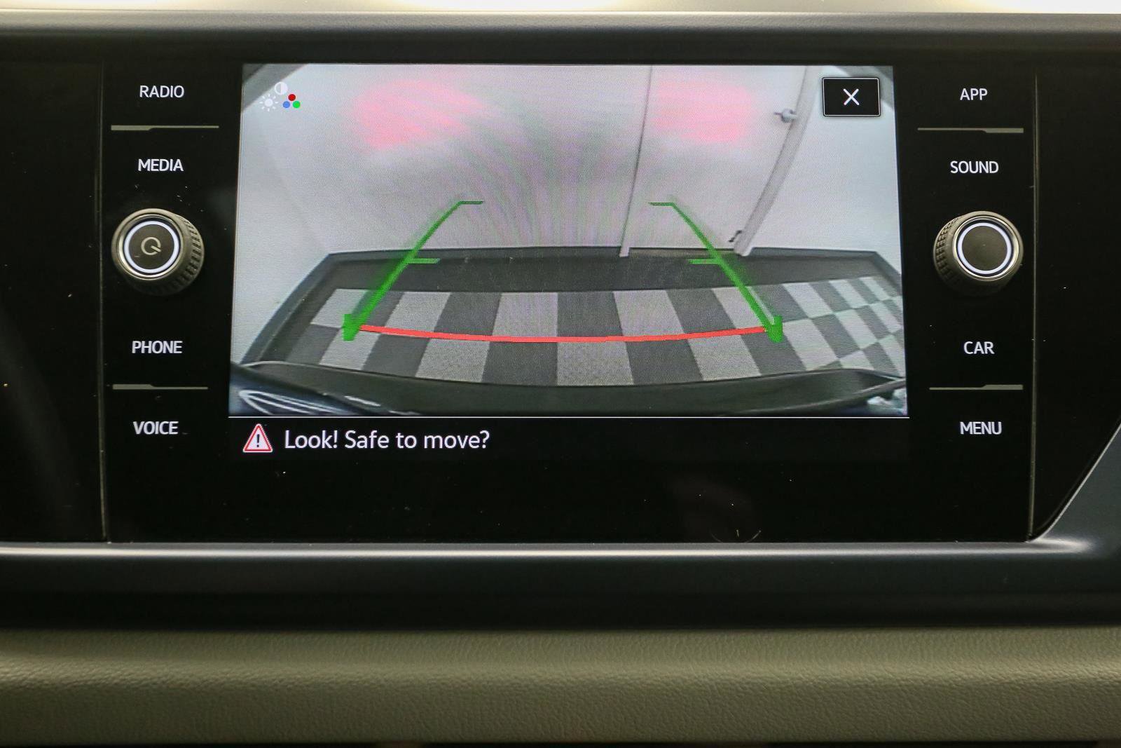 Certified 2022 Volkswagen Taos SE w/ Panoramic Sunroof Package AWD/4WD image 36