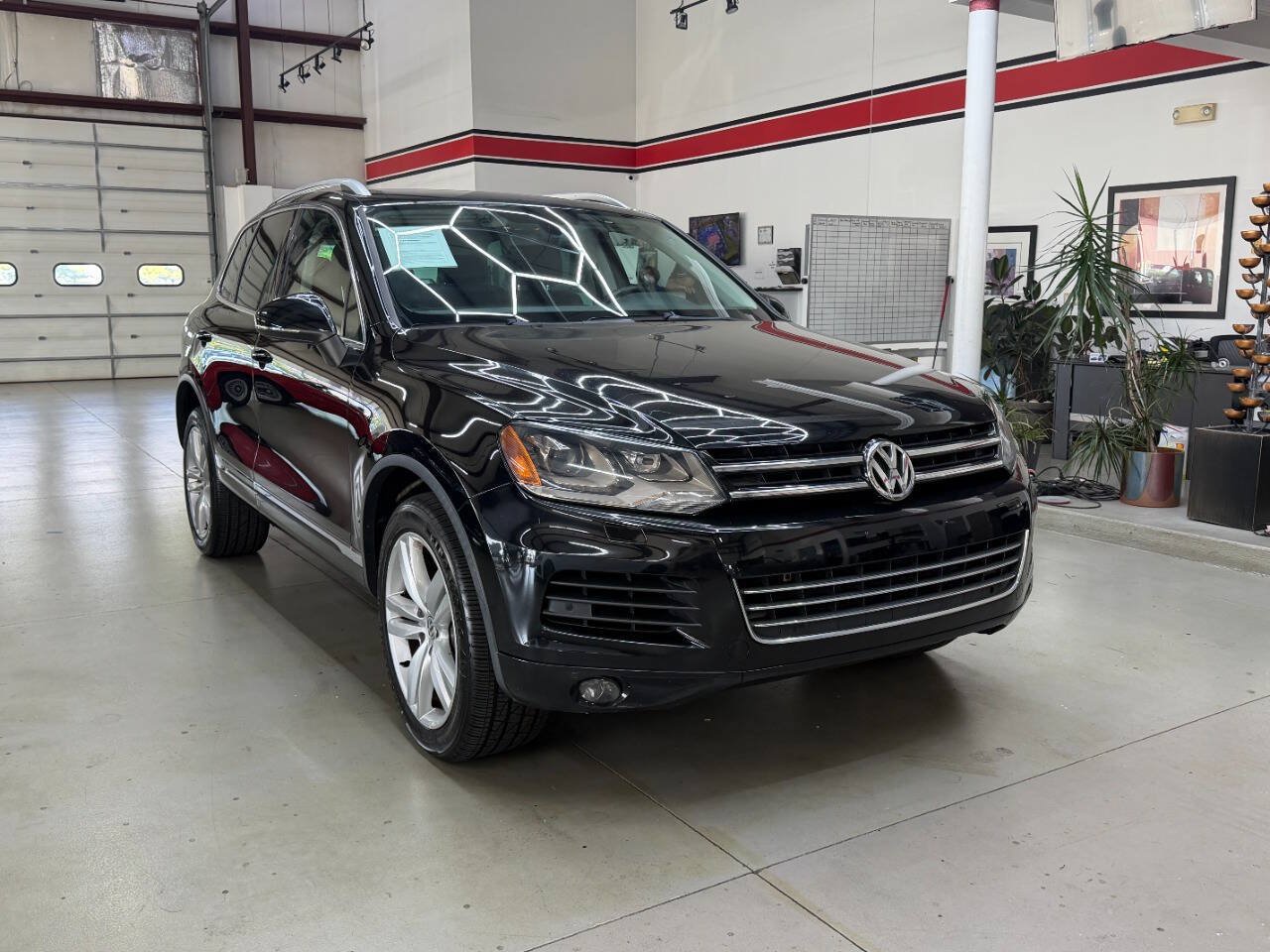 Used 2012 Volkswagen Touareg VR6 AWD/4WD image 1