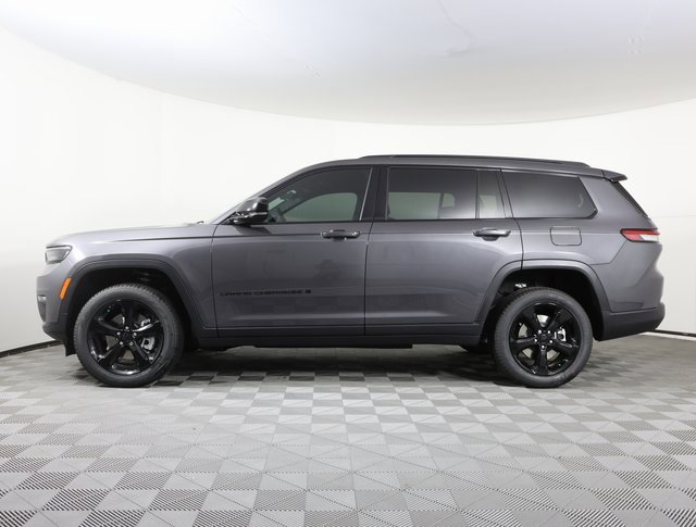 Used 2025 Jeep Grand Cherokee L Limited w/ Black Appearance Package image 6