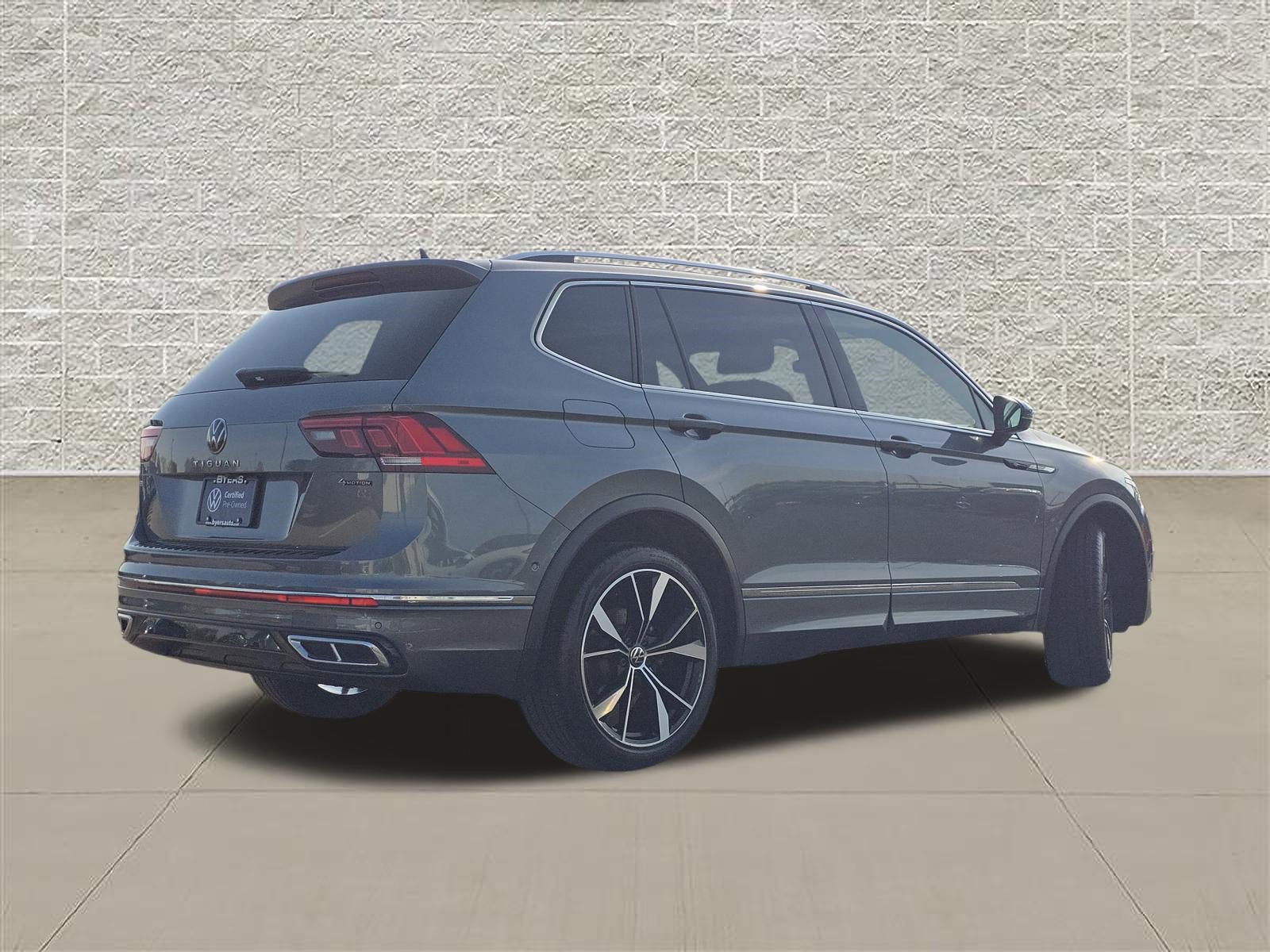 Certified 2023 Volkswagen Tiguan SEL R-Line AWD/4WD image 7