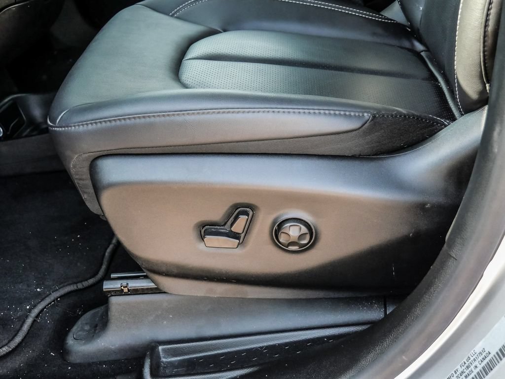 Used 2026 Chrysler Pacifica Select FWD image 51