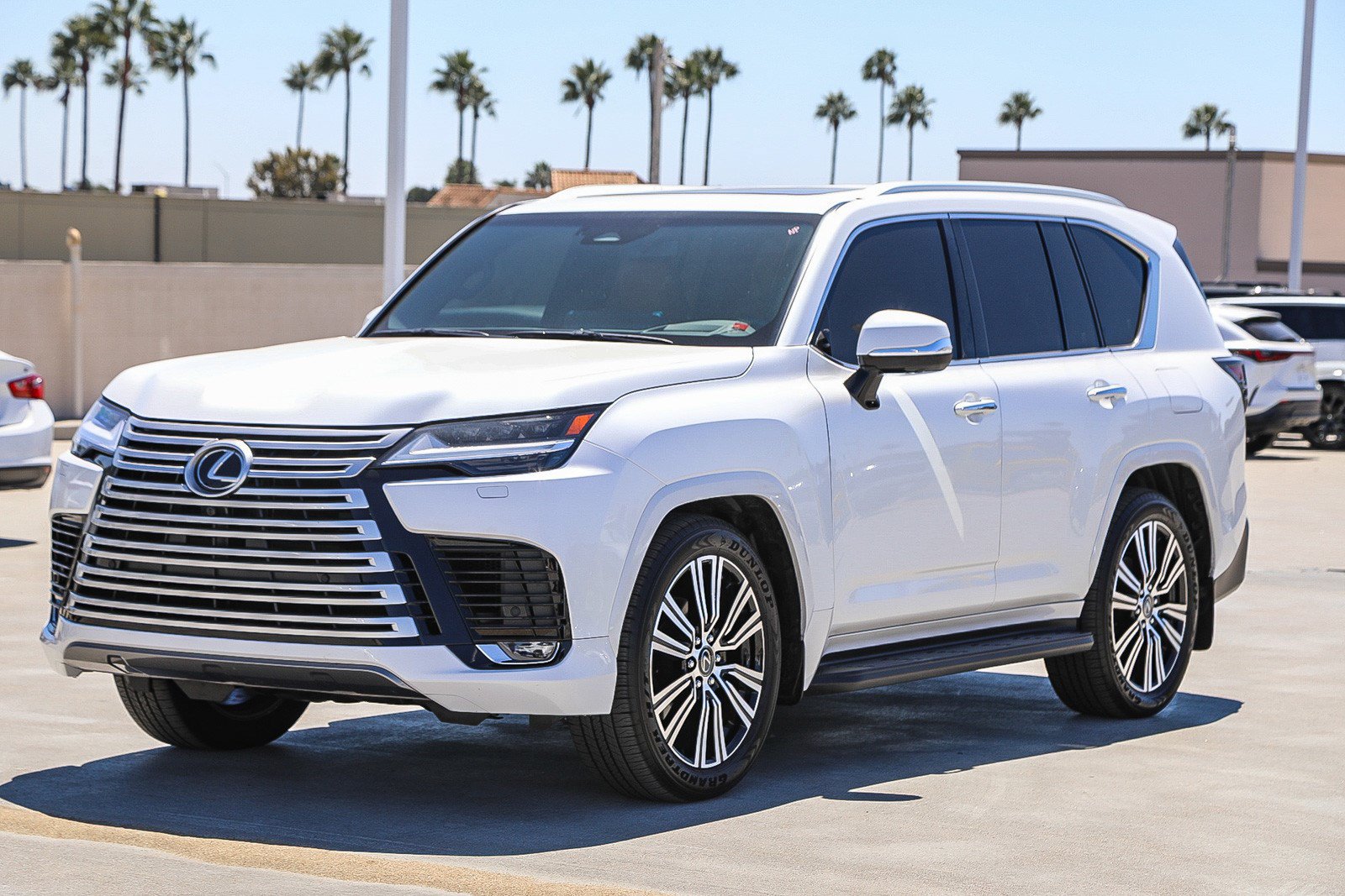 Used 2026 Lexus LX 600 4WD w/ Luxury Package image 3