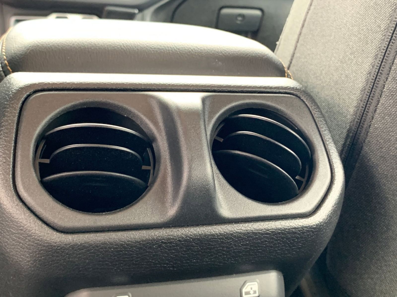 Used 2025 Jeep Wrangler Sahara image 23