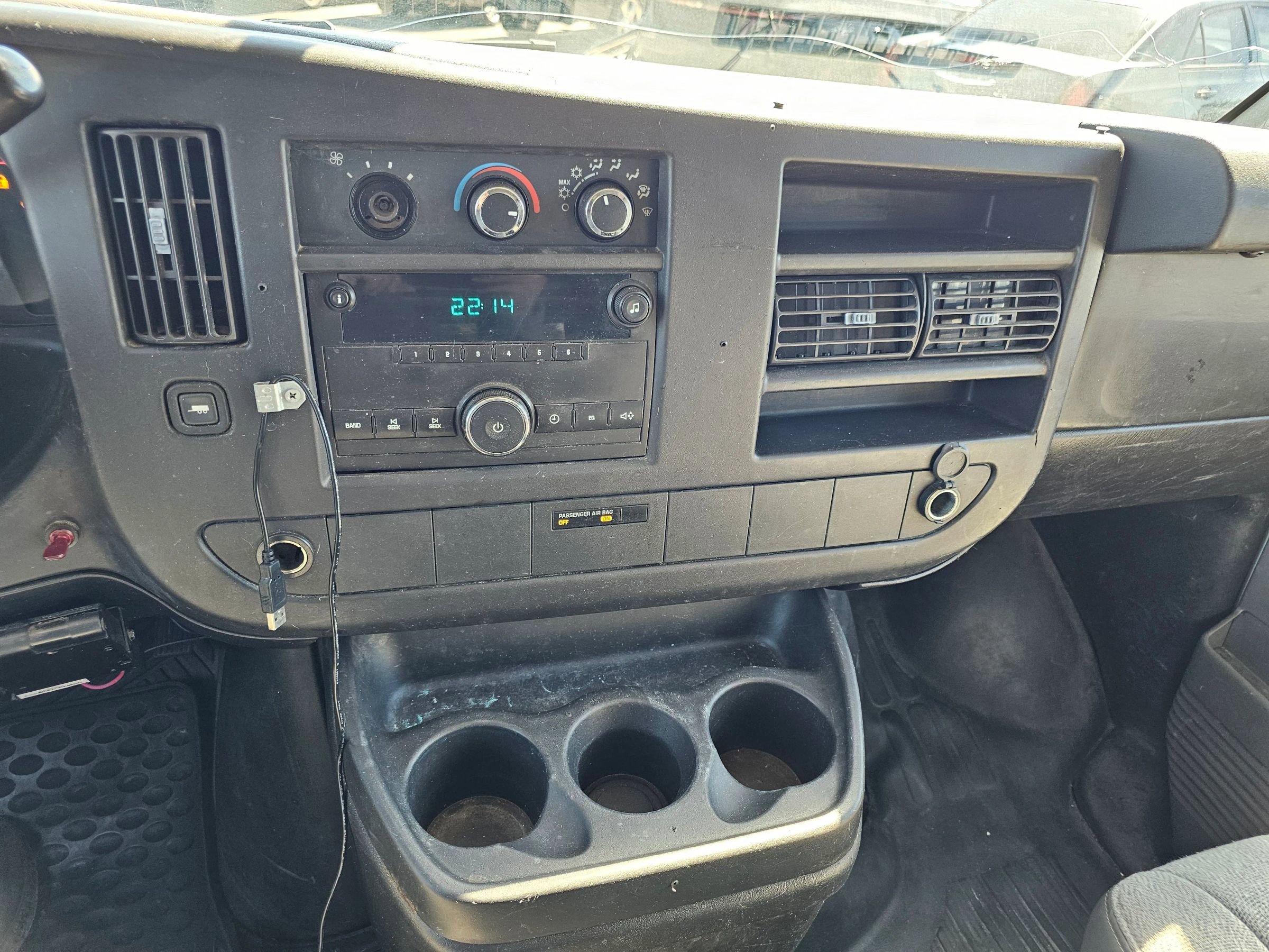 Used 2010 GMC Savana 1500 RWD image 8