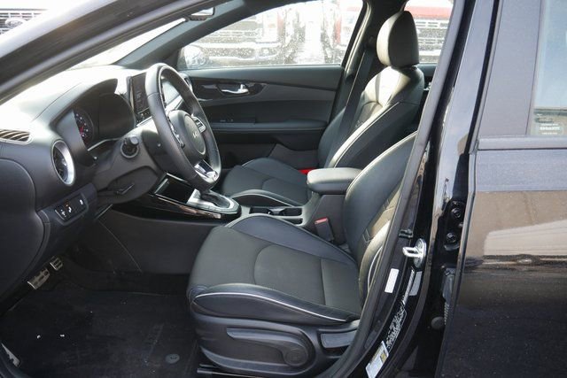 Used 2023 Kia Forte GT-Line w/ GT-Line Premium Package image 2