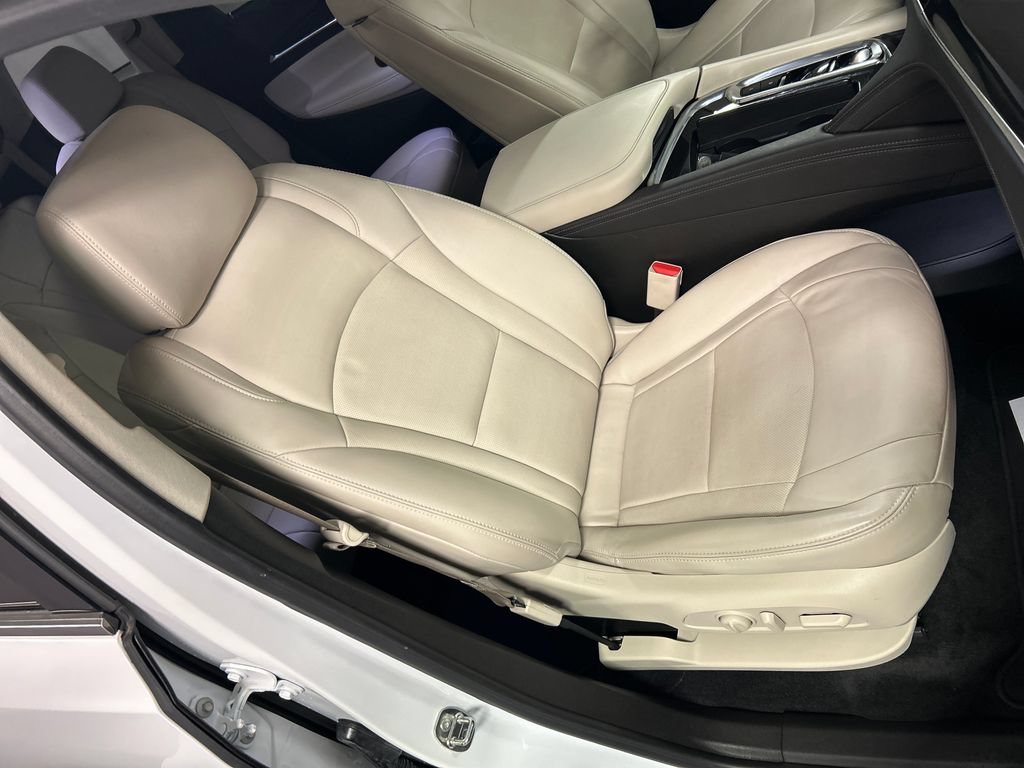 Used 2023 Buick Enclave Essence FWD image 26