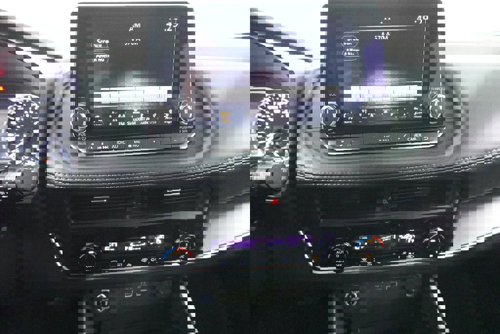 Used 2023 Nissan Rogue SV image 17