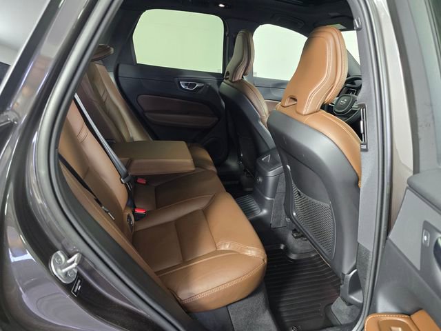 Used 2023 Volvo XC60 T8 Ultimate w/ Climate Package image 13