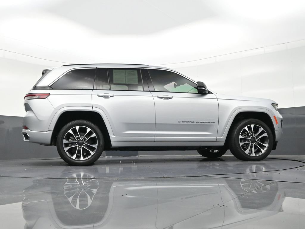 Used 2022 Jeep Grand Cherokee Overland AWD/4WD image 28