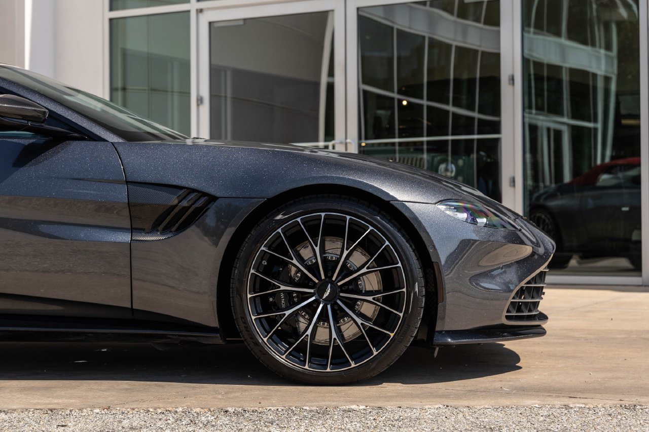 Used 2023 Aston Martin V8 Vantage Roadster RWD image 7