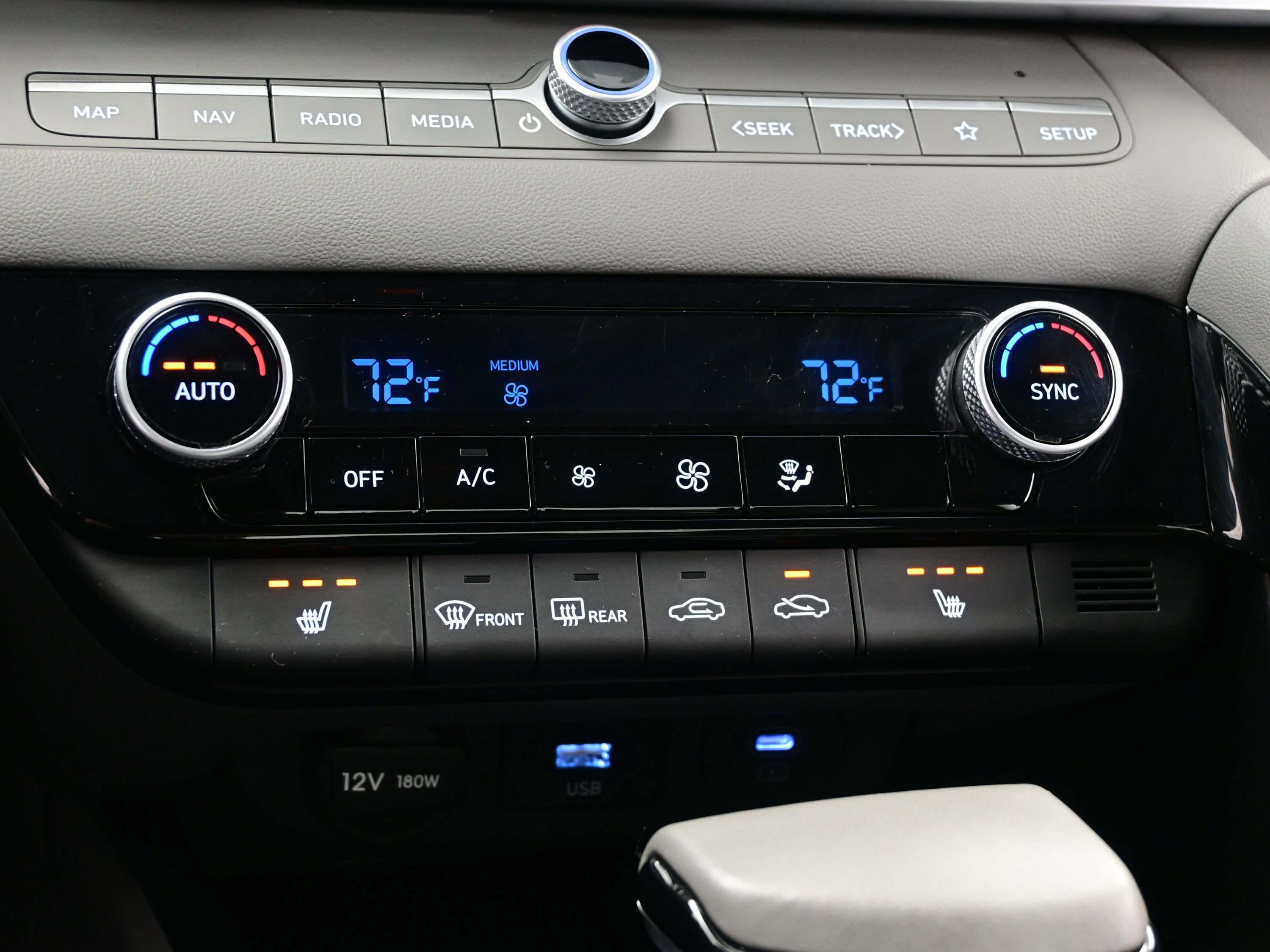 Certified 2025 Hyundai Elantra SEL image 20