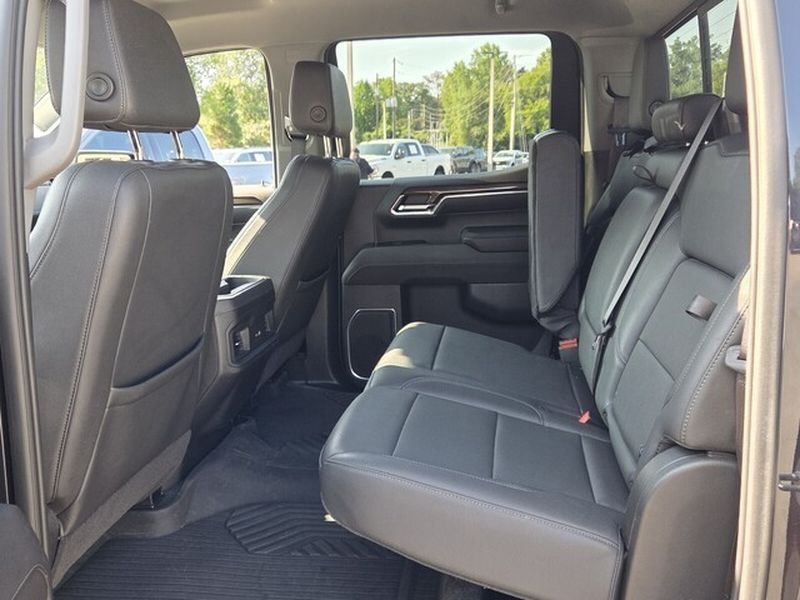 Used 2023 Chevrolet Silverado 1500 LT AWD/4WD image 7