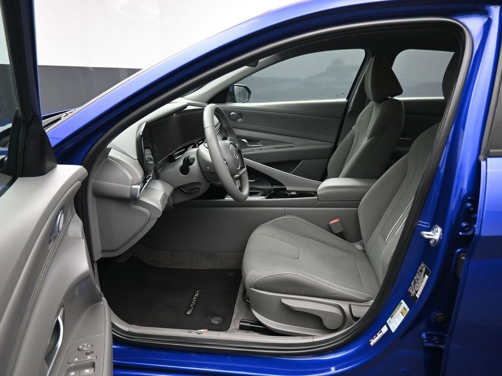 Used 2023 Hyundai Elantra SEL w/ Convenience Package FWD image 11
