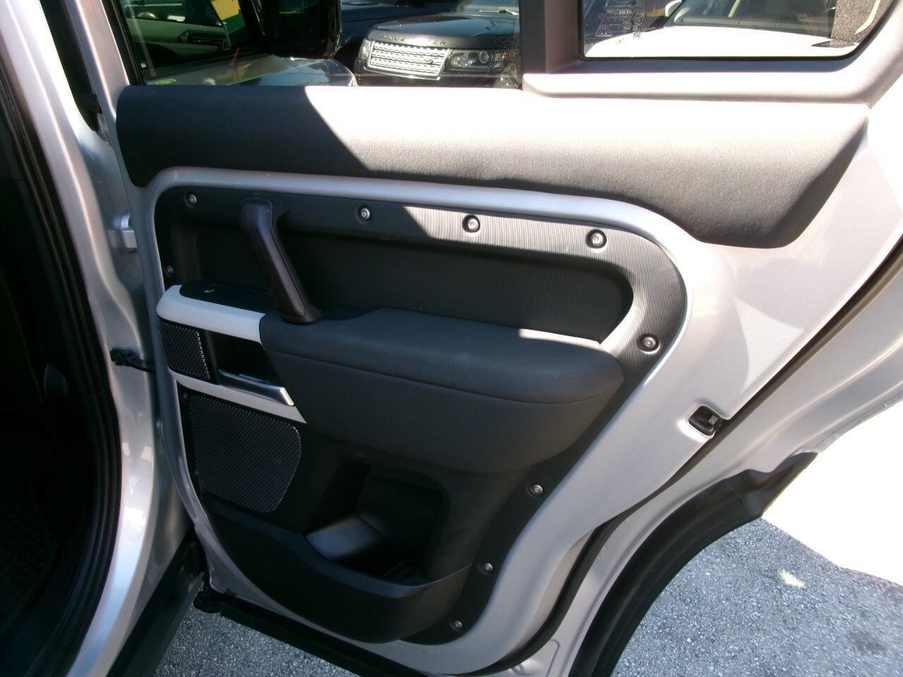 Used 2020 Land Rover Defender 110 SE image 14