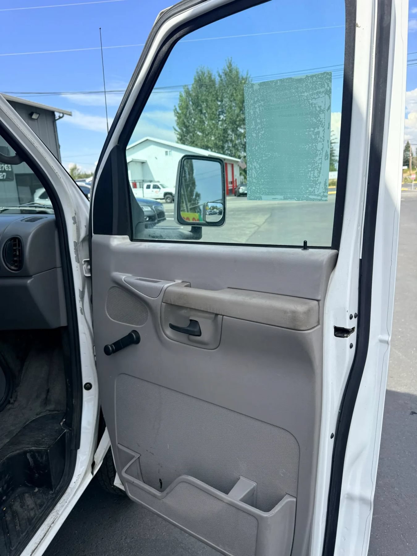 Used 2002 Ford E-350 and Econoline 350 Super Duty RWD image 16