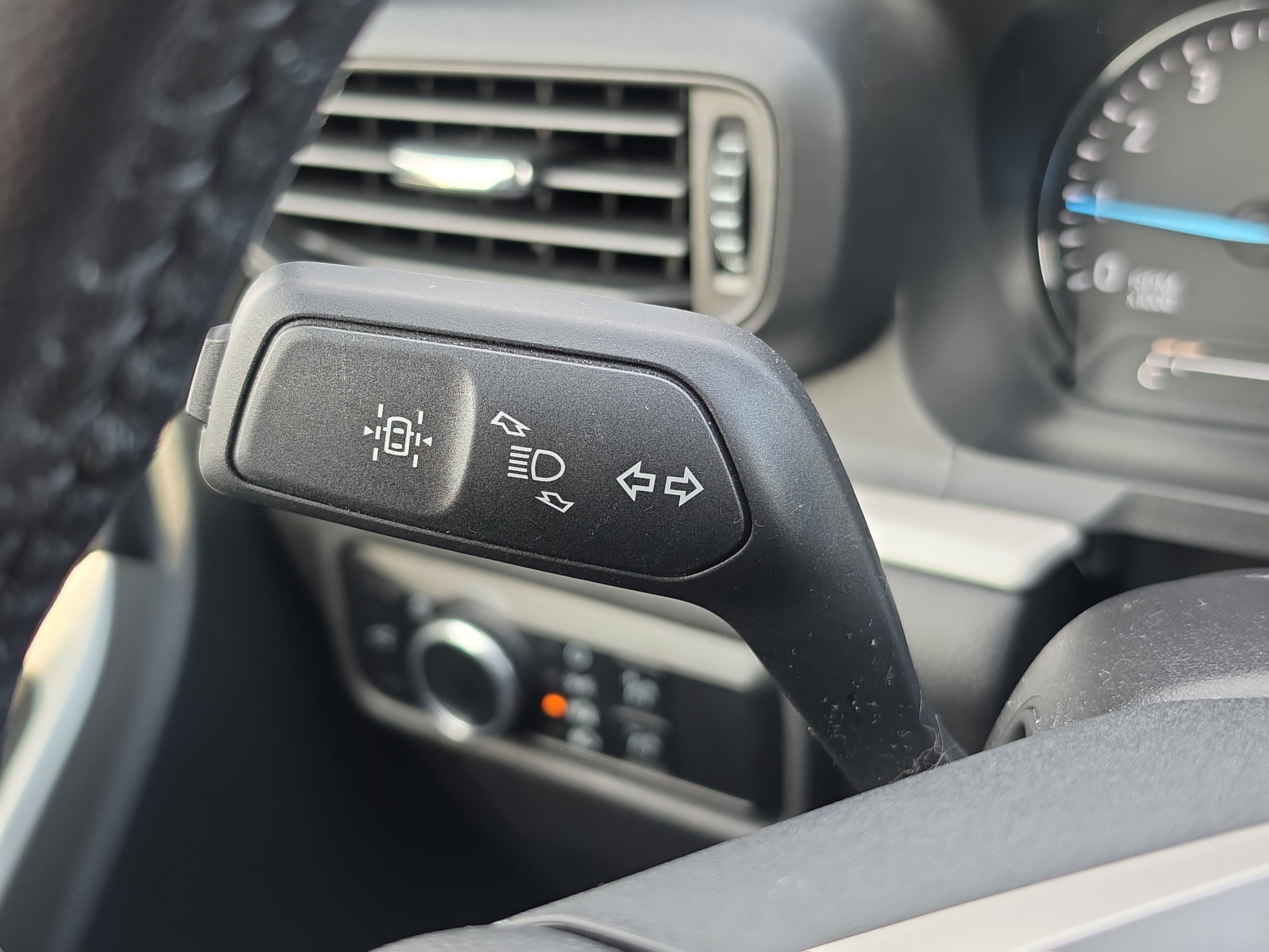 Used 2023 Ford Explorer XLT RWD image 24