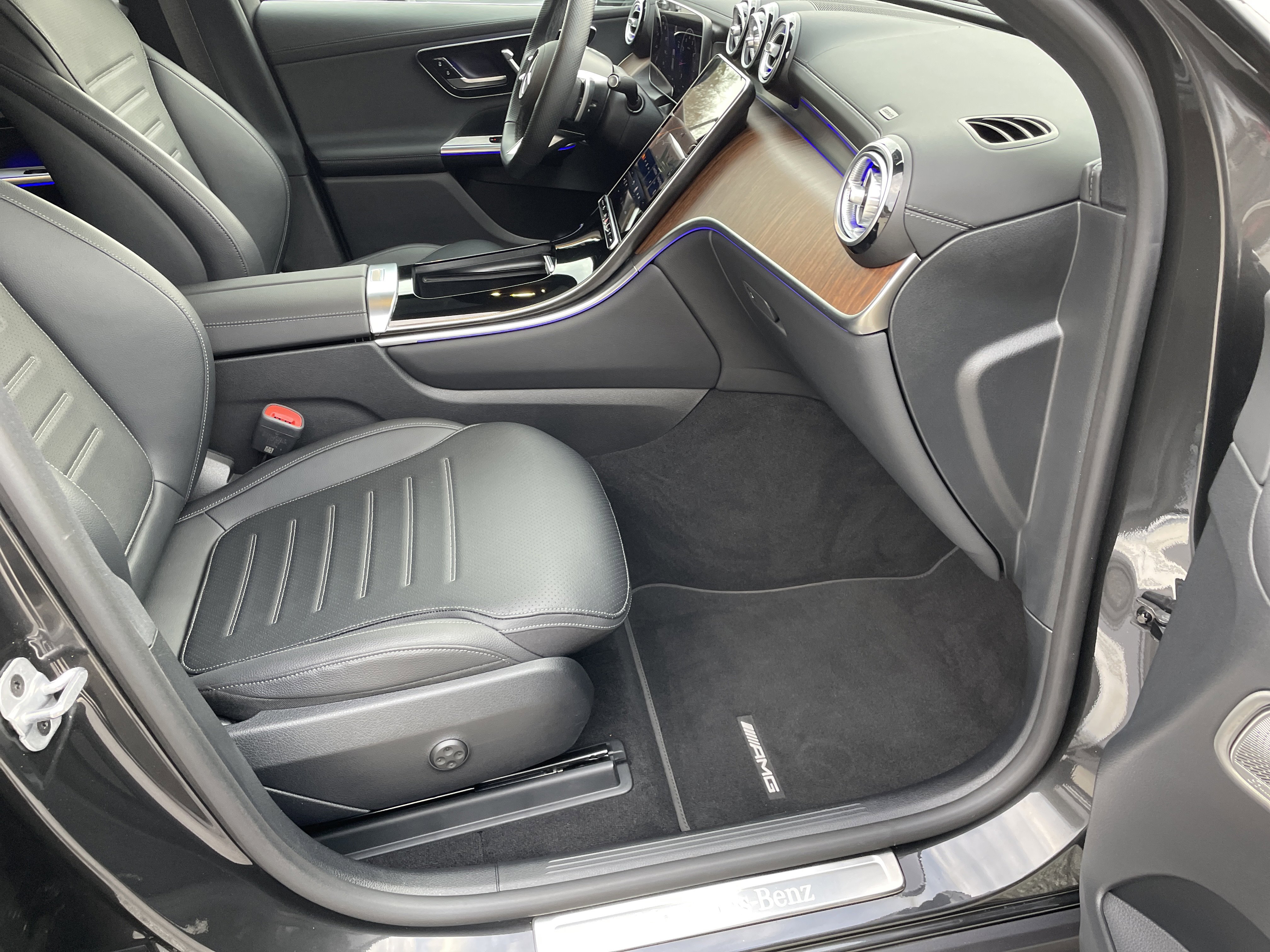 Certified 2025 Mercedes-Benz GLC 300 4MATIC image 48