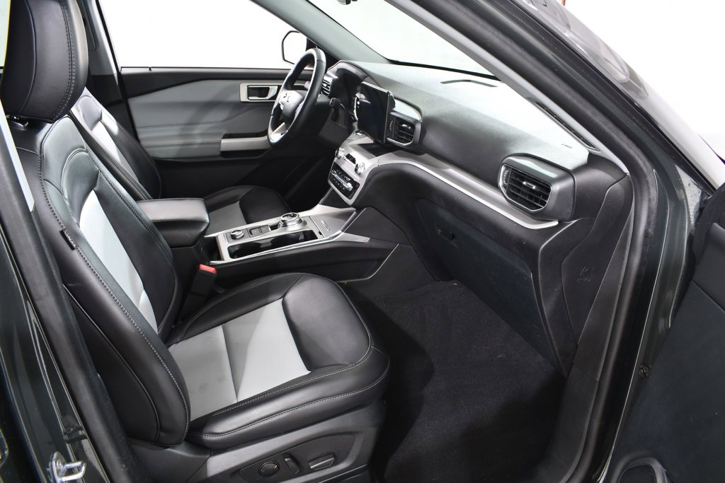 Used 2023 Ford Explorer XLT w/ Equipment Group 202A image 10