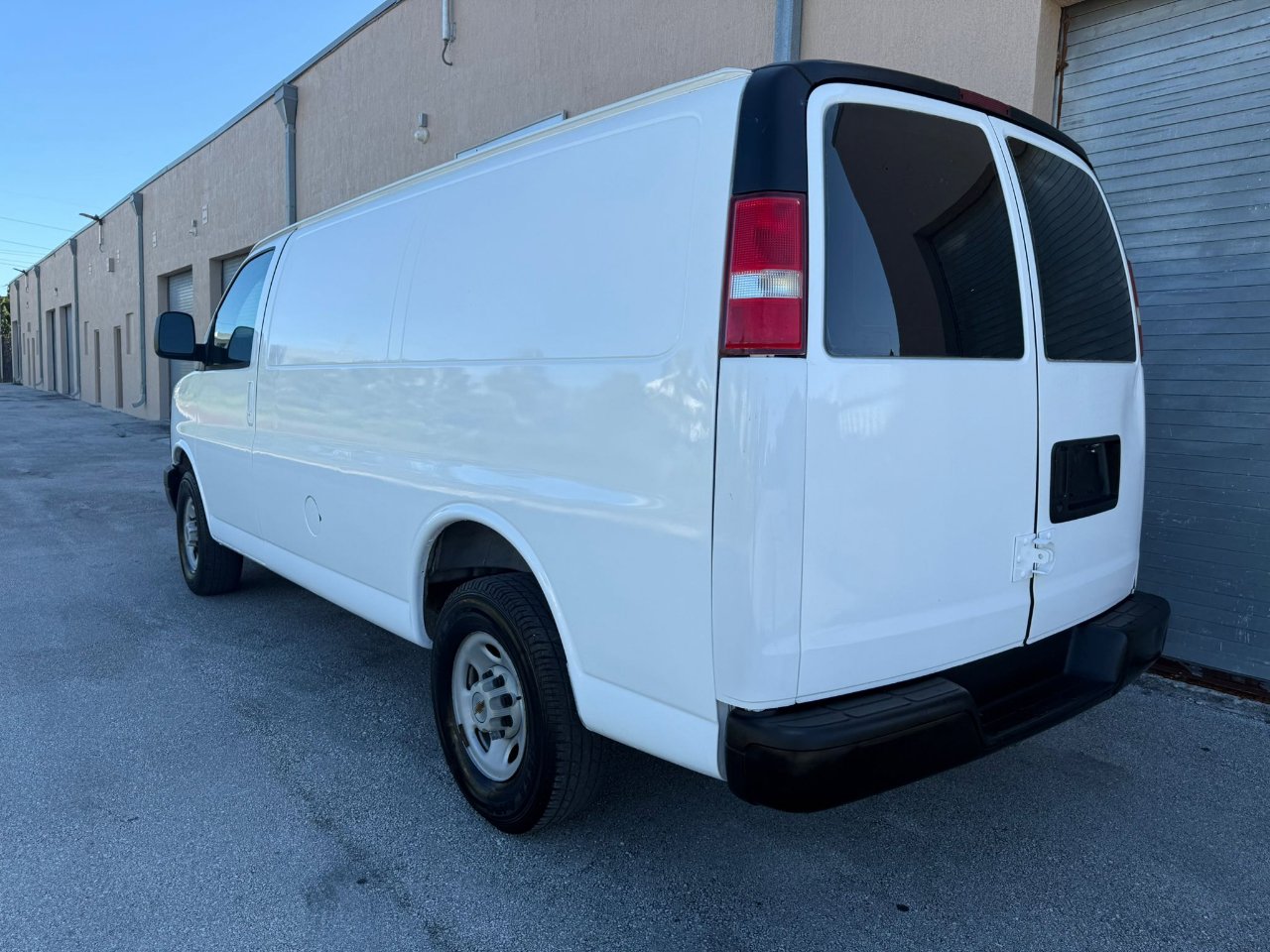 Used 2003 Chevrolet Express 3500 image 2