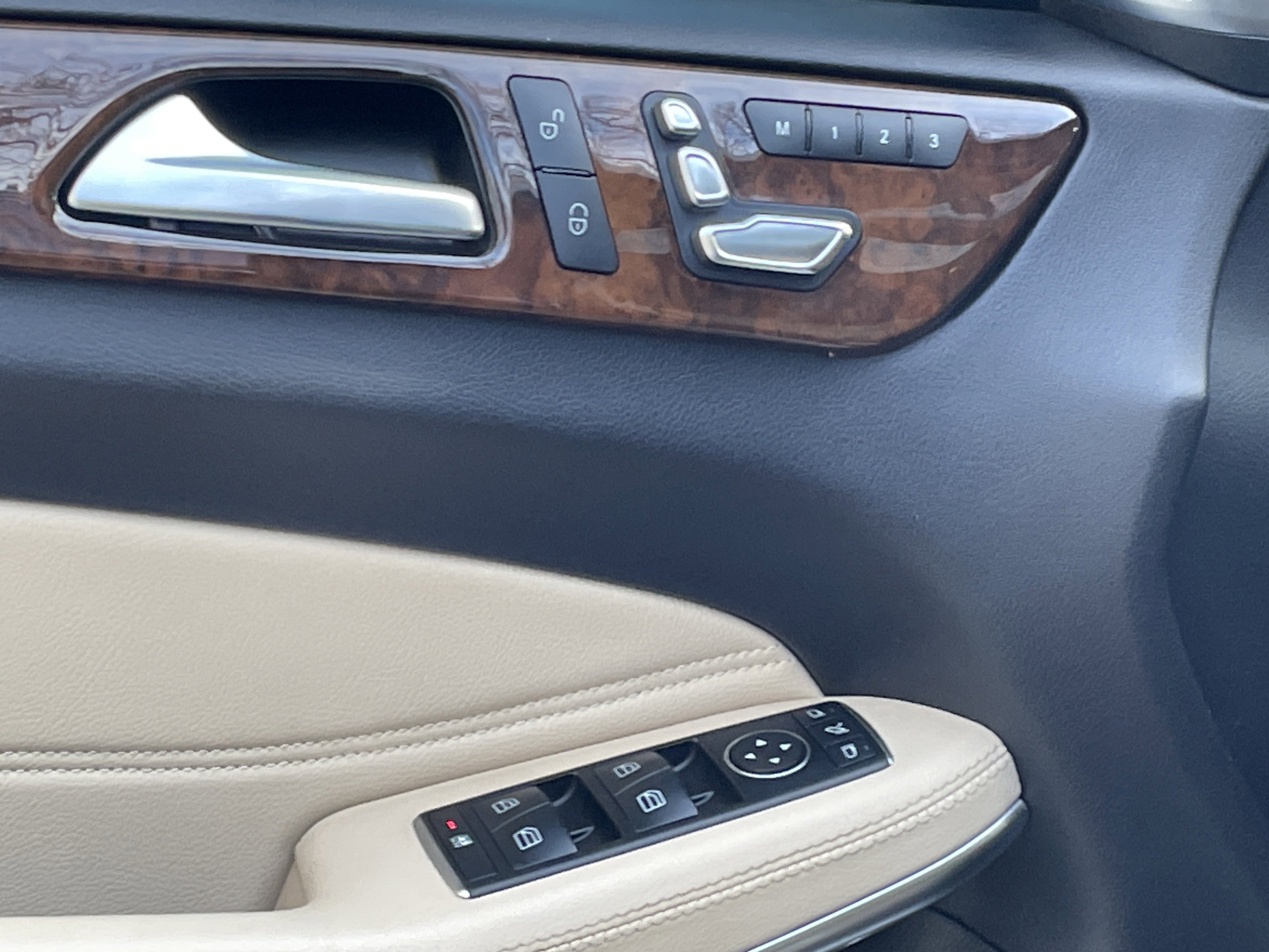 Used 2019 Mercedes-Benz GLS 550 GLS 550 4MATIC SUV image 19