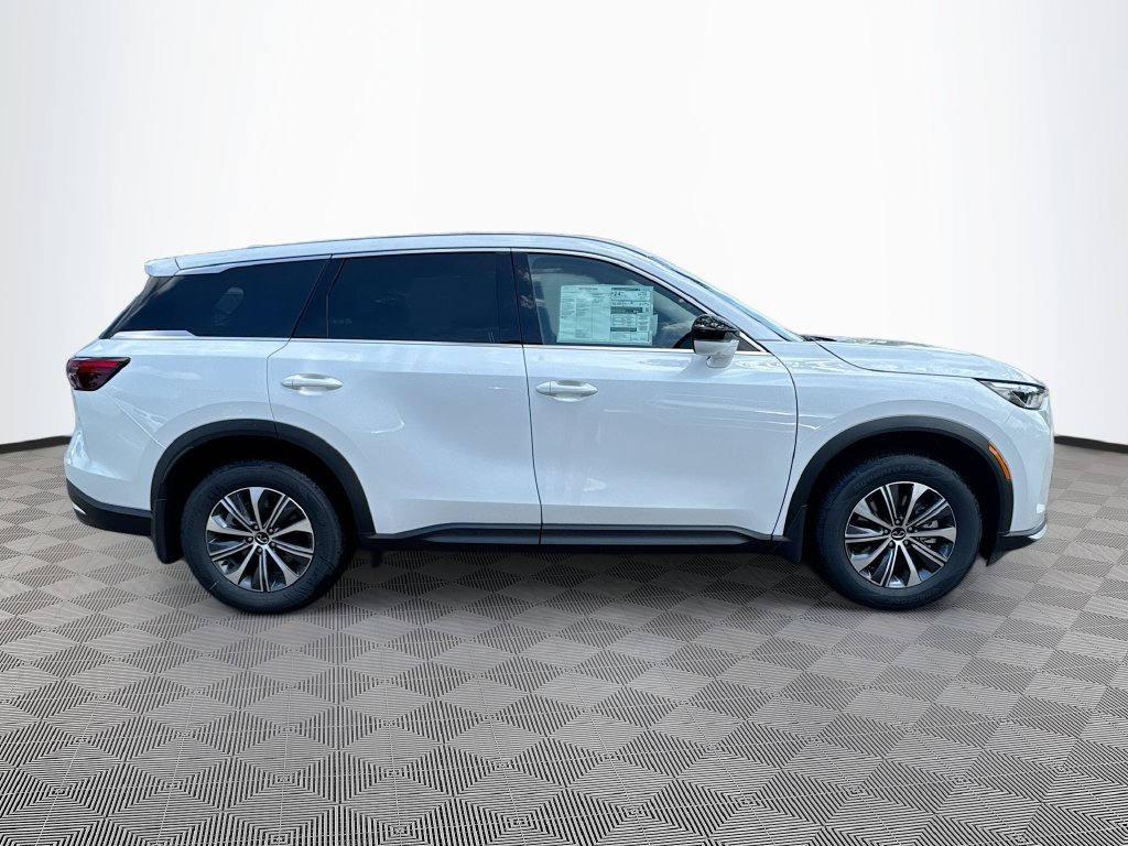 Used 2027 INFINITI QX60 Pure w/ Cargo Package FWD image 5