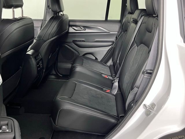 New 2025 Jeep Grand Cherokee Altitude image 25