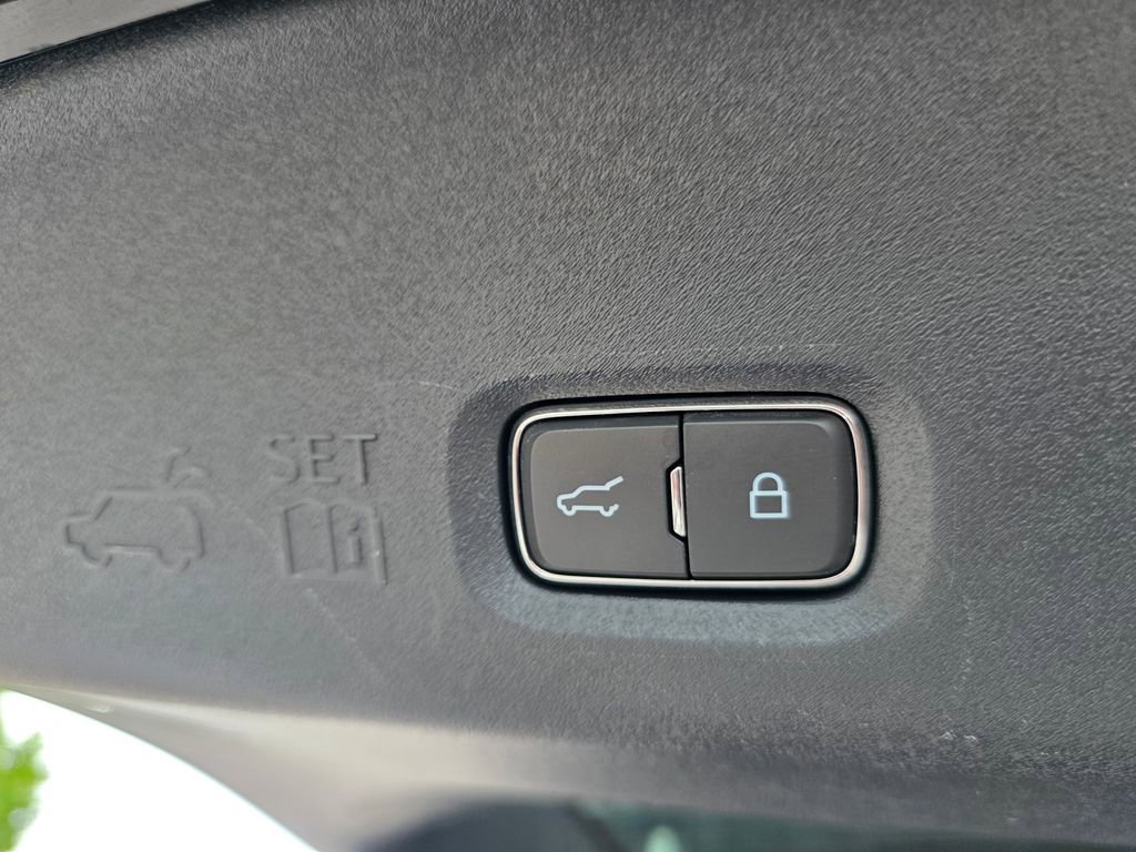 Used 2025 Ford Expedition Active AWD/4WD image 35