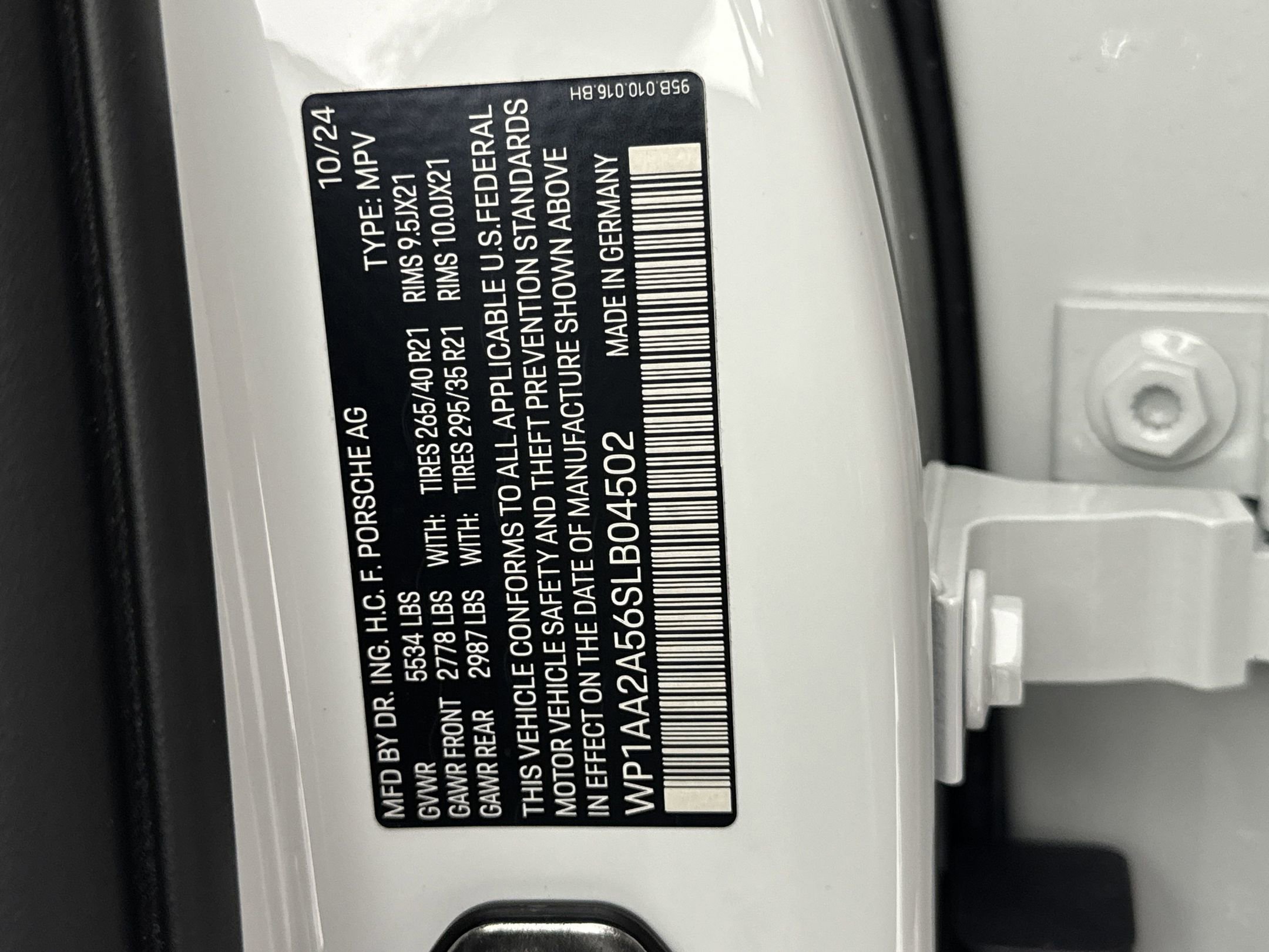 Certified 2025 Porsche Macan image 21