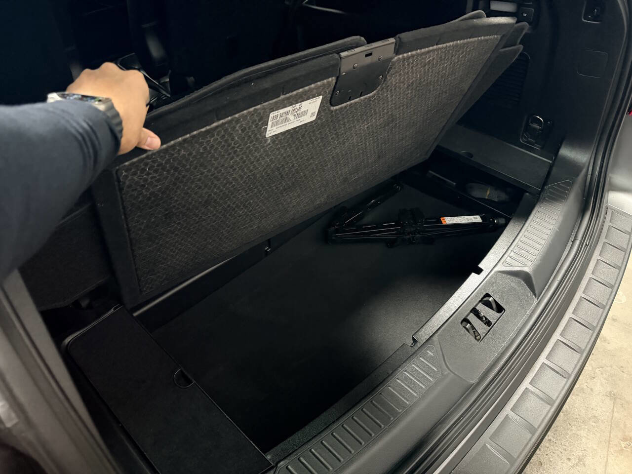 Used 2021 Ford Explorer XLT w/ Equipment Group 202A image 33