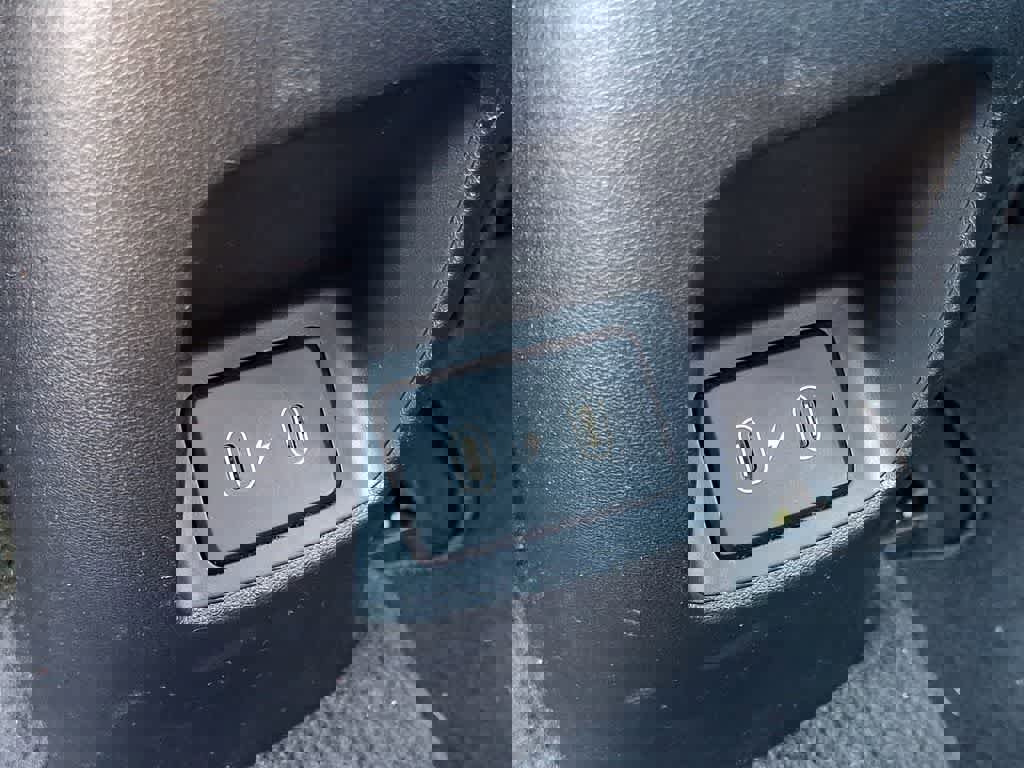 Used 2025 Hyundai Elantra Sport FWD image 26