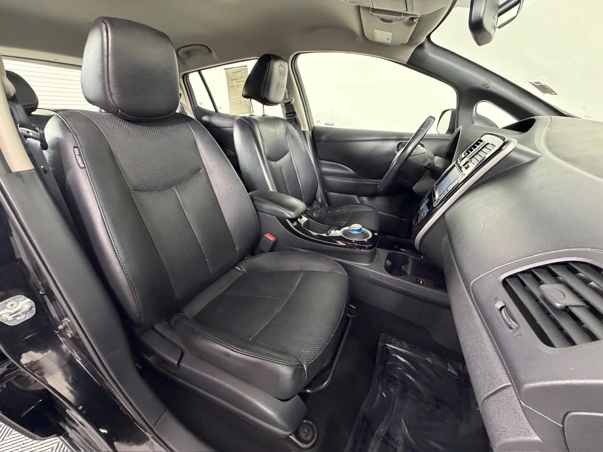Used 2013 Nissan Leaf SL w/ Premium Pkg FWD image 32