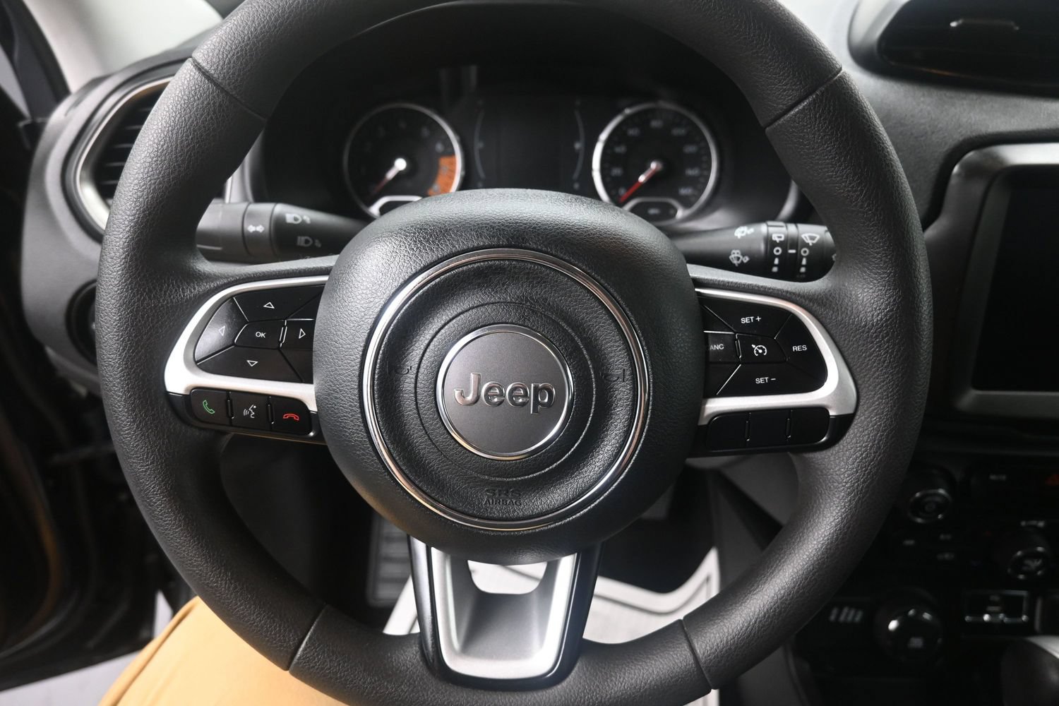 Used 2023 Jeep Renegade Latitude AWD/4WD image 19