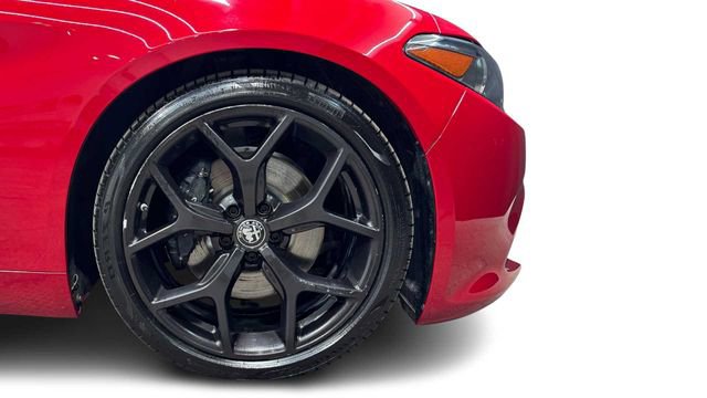 Used 2019 Alfa Romeo Giulia w/ Quick Order Package 22K Sport RWD image 8