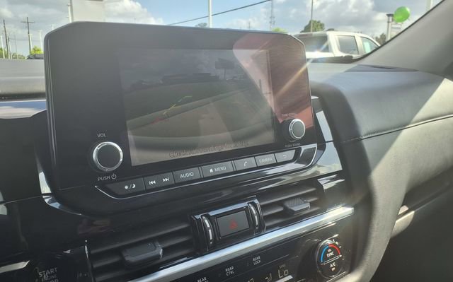 Used 2025 Nissan Pathfinder SV image 30