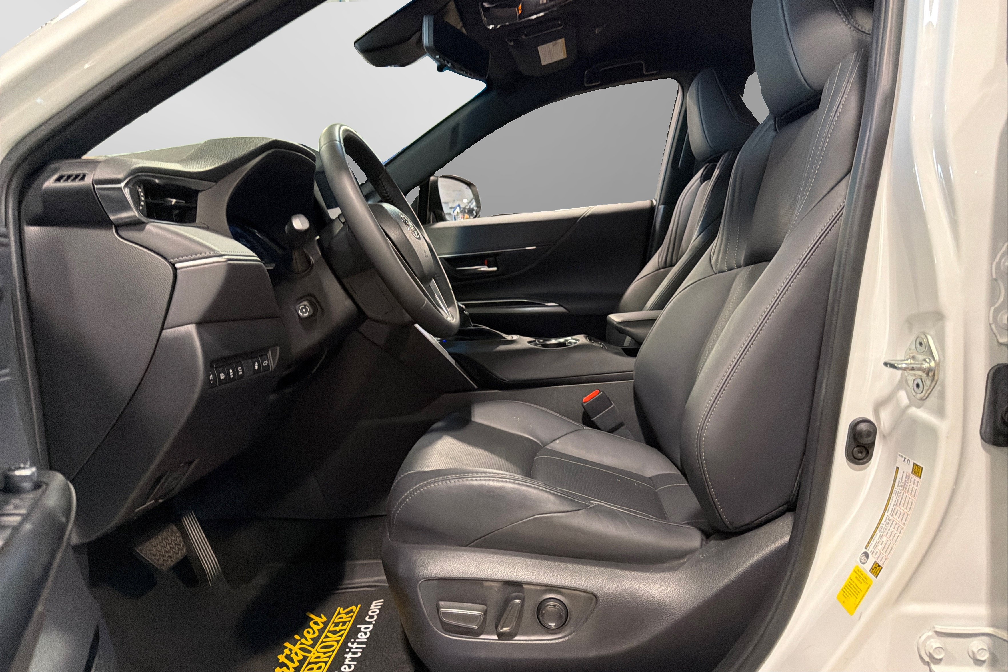 Used 2023 Toyota Venza Limited AWD/4WD image 18