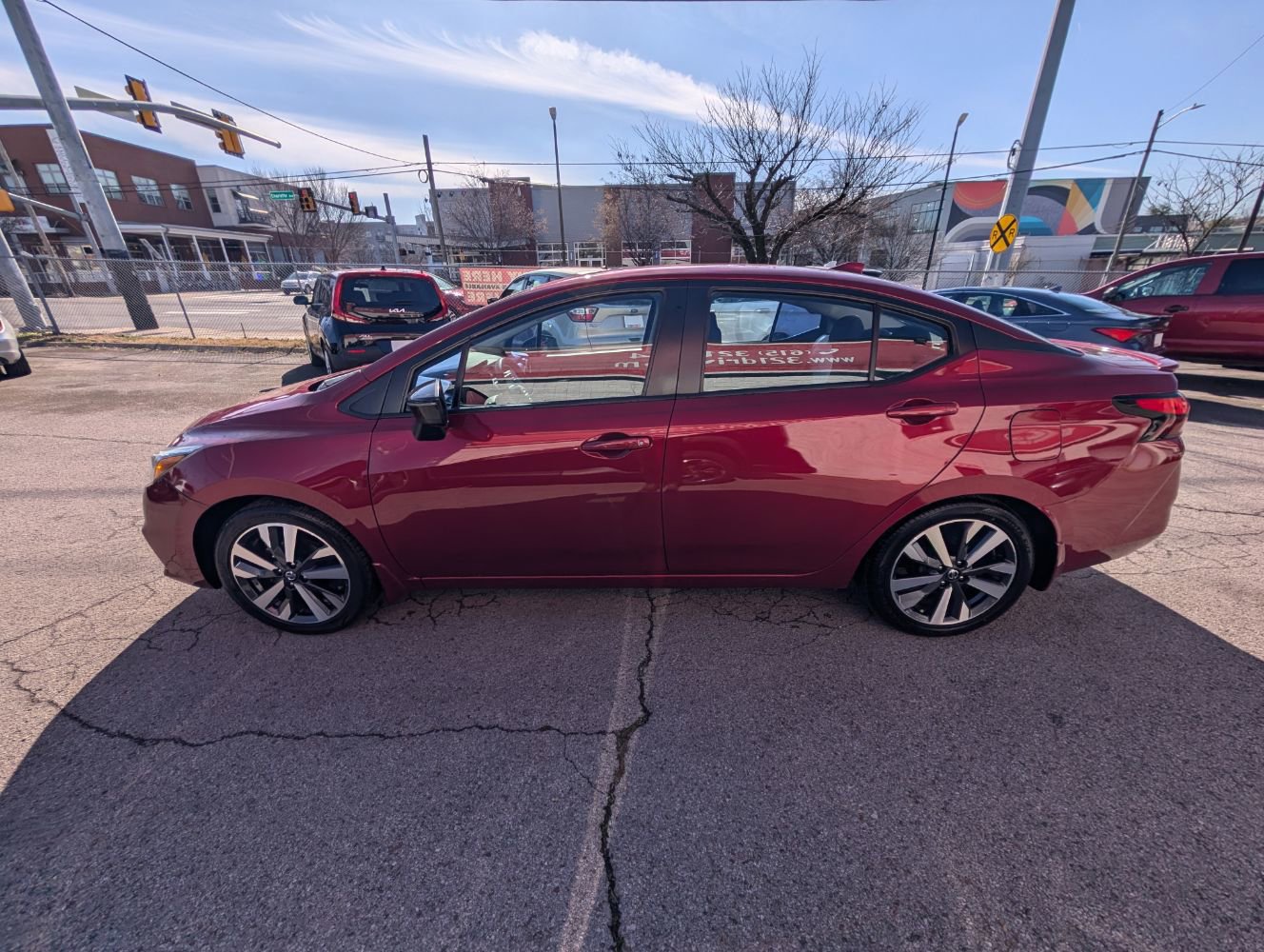 Used 2021 Nissan Versa SR FWD image 9