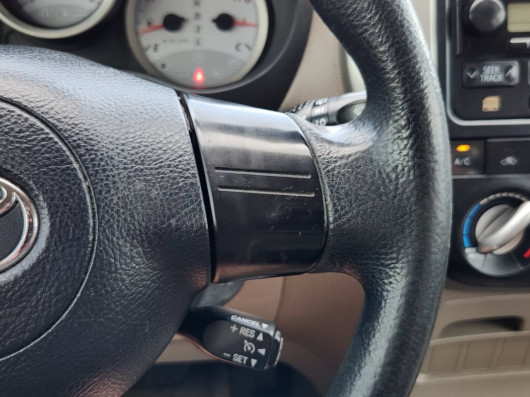 Used 2005 Toyota RAV4 4WD w/ Side Airbag Pkg image 29