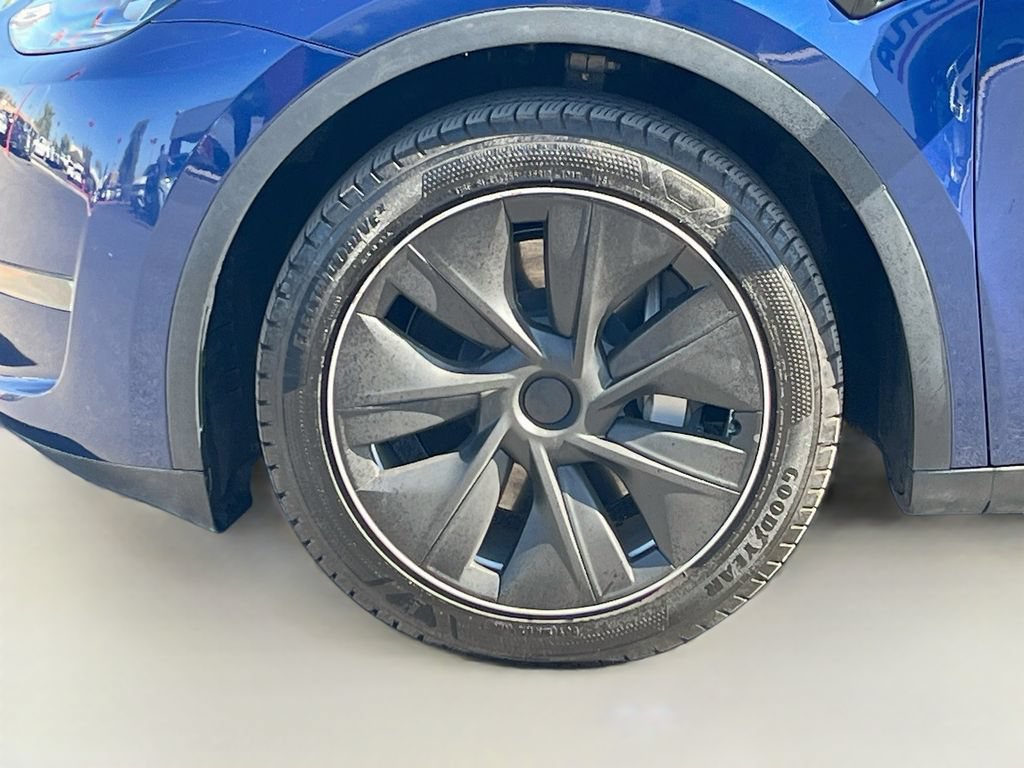 Used 2023 Tesla Model Y Long Range AWD/4WD image 32