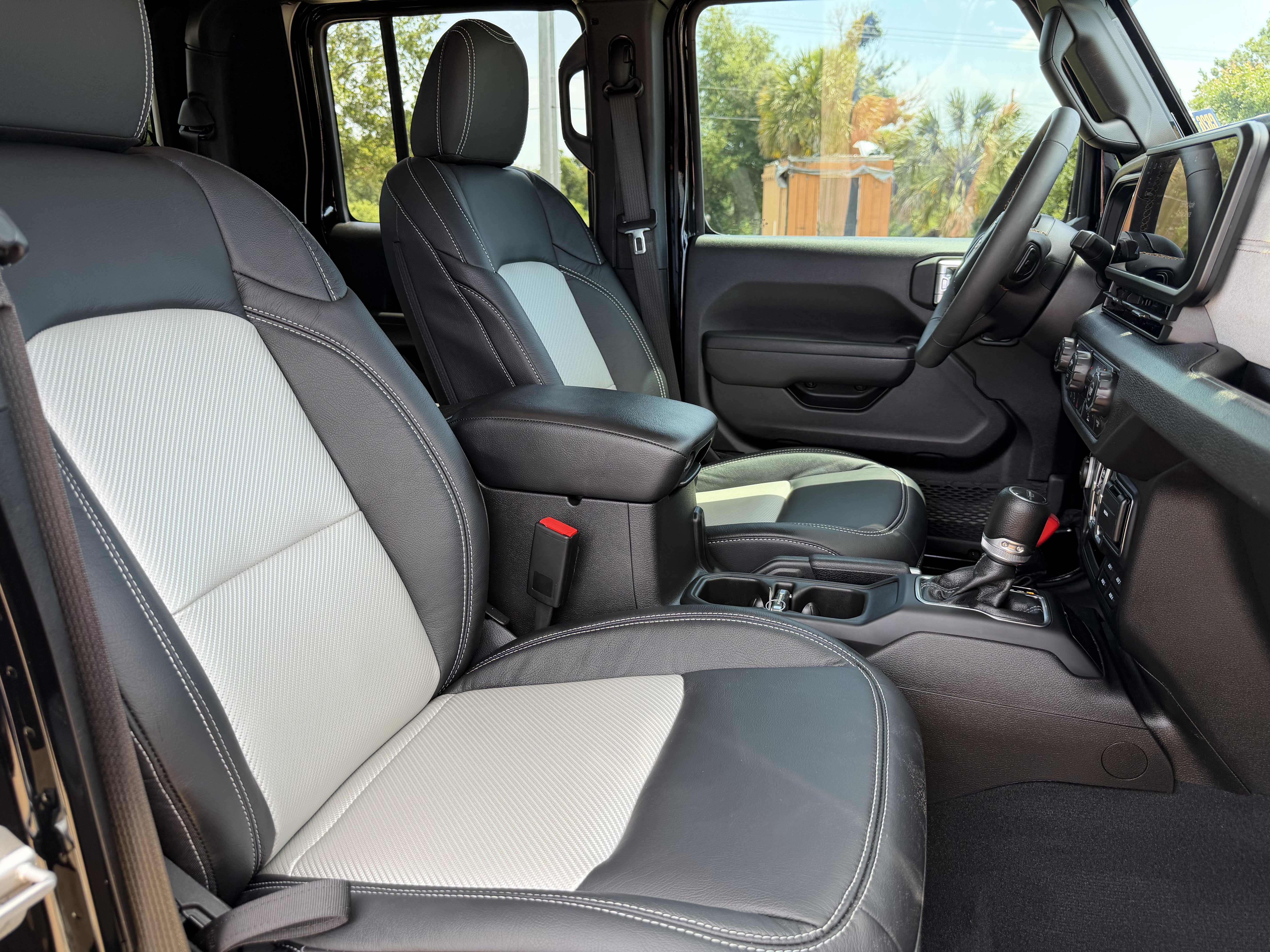 Used 2024 Jeep Gladiator Sport AWD/4WD image 26