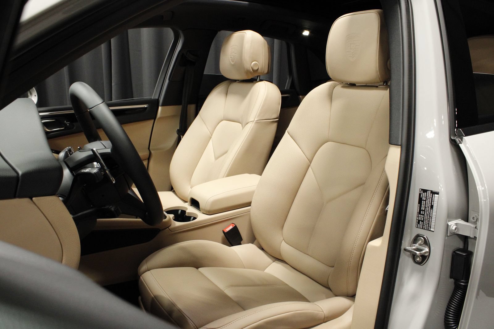 New 2026 Porsche Macan AWD/4WD image 5