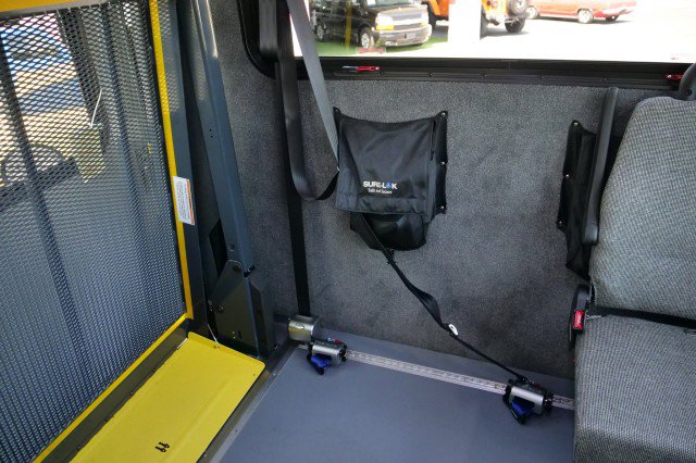 Used 2017 Ford F550 2WD Regular Cab Super Duty image 35