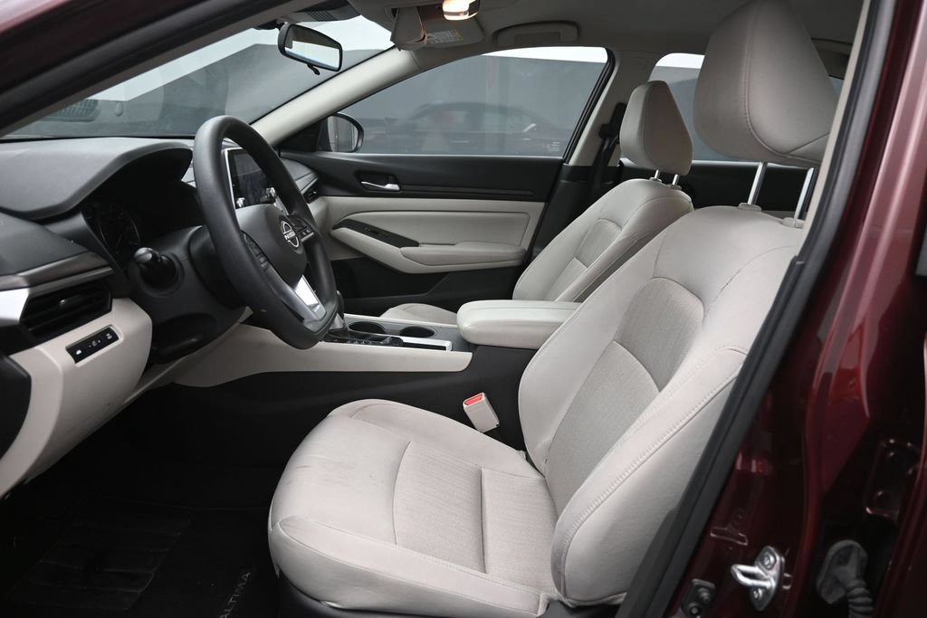 Used 2025 Nissan Altima 2.5 SV FWD image 18