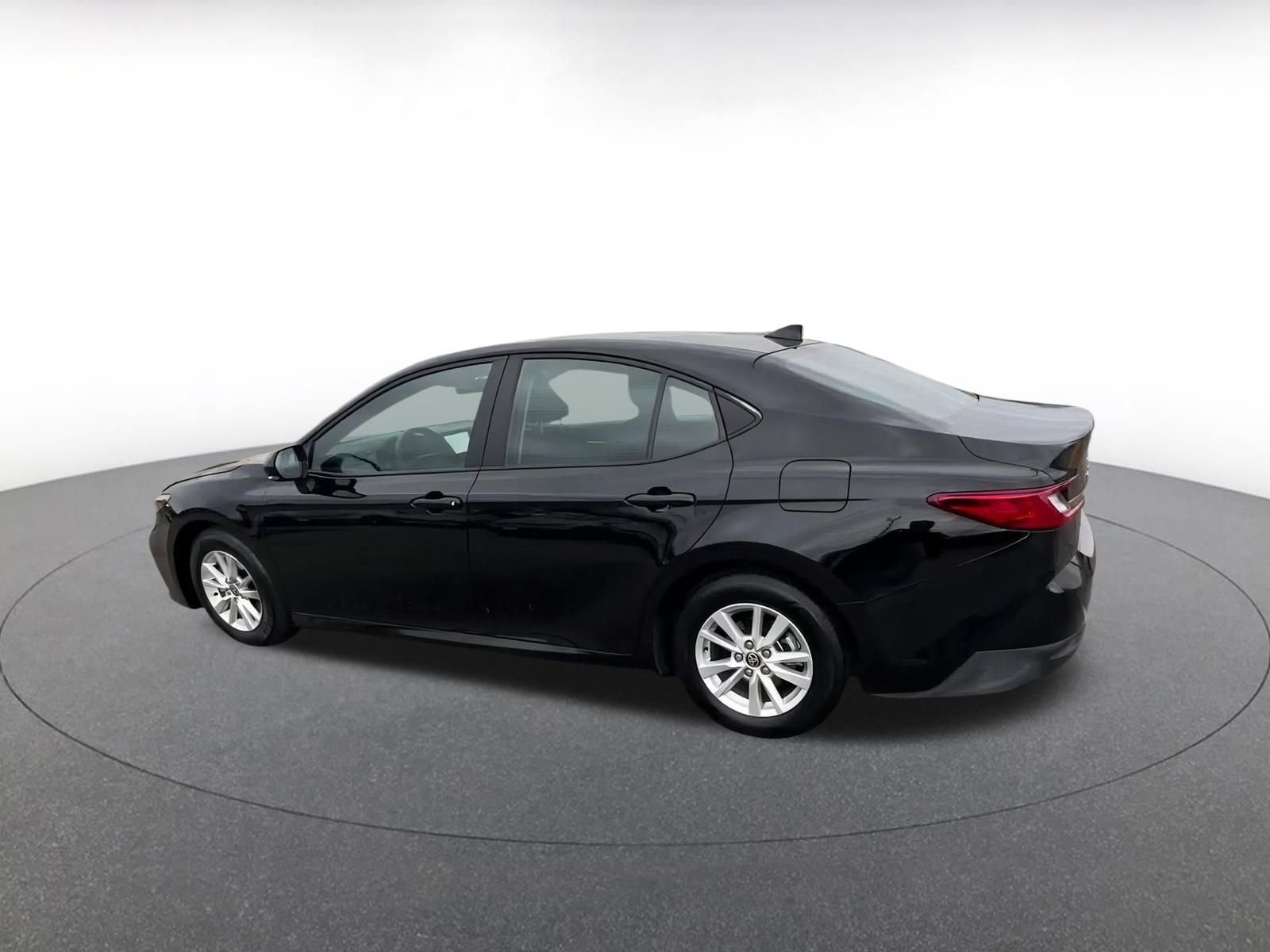 Used 2025 Toyota Camry LE image 10