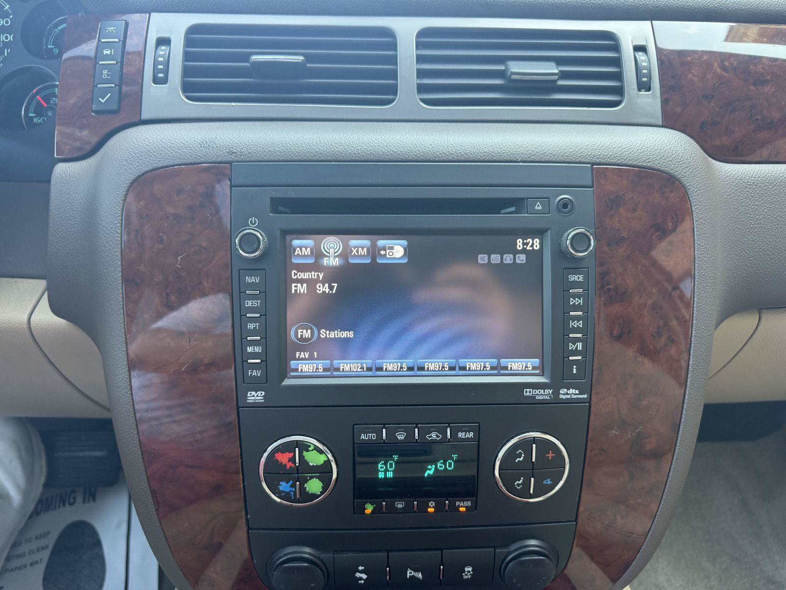 Used 2014 Chevrolet Suburban LTZ RWD image 28