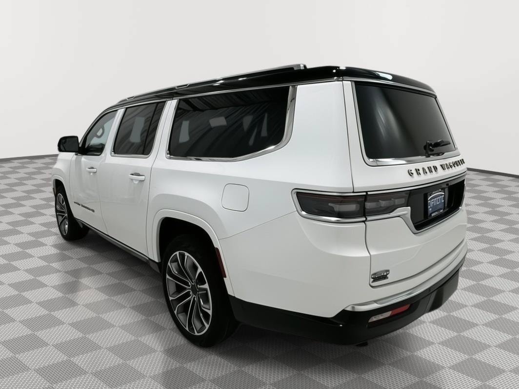 Used 2025 Jeep Grand Wagoneer L Series III w/ Rear-Seat Entertainment Group AWD/4WD image 3