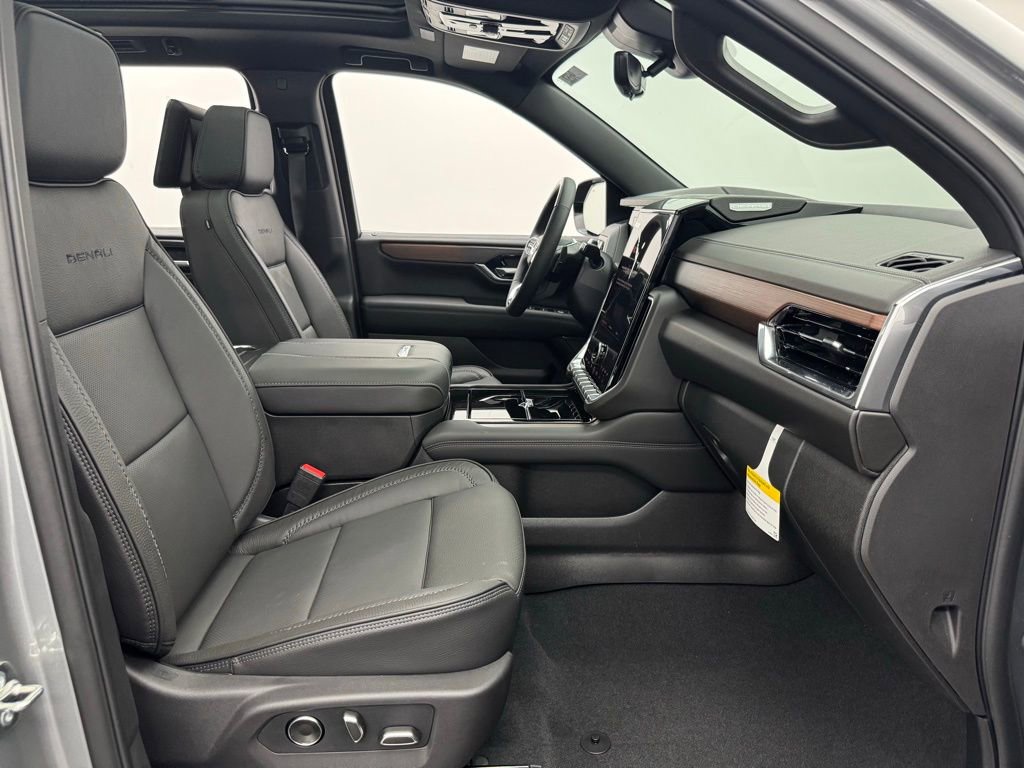 New 2026 GMC Yukon XL Denali w/ Denali Reserve Package image 38