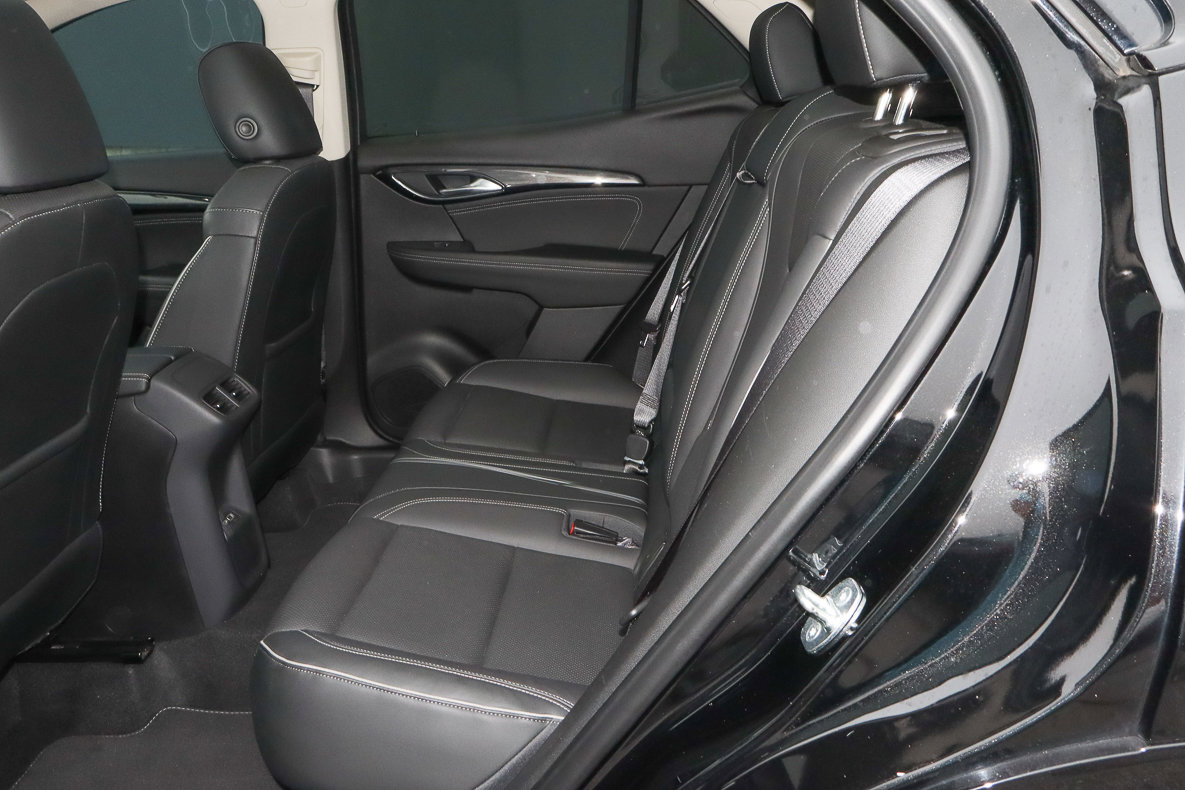 Used 2021 Buick Envision Essence w/ Technology Package I image 8