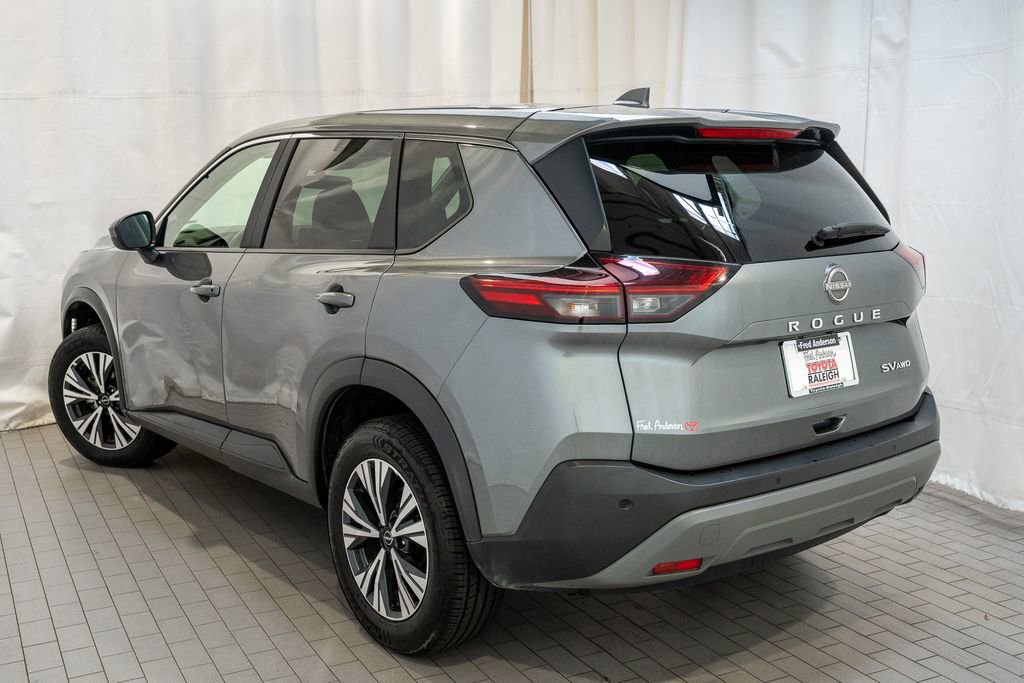 Used 2023 Nissan Rogue SV image 3
