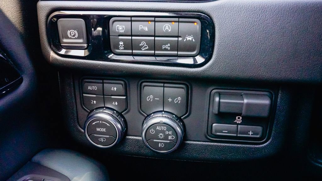 New 2026 GMC Yukon XL AT4 image 18