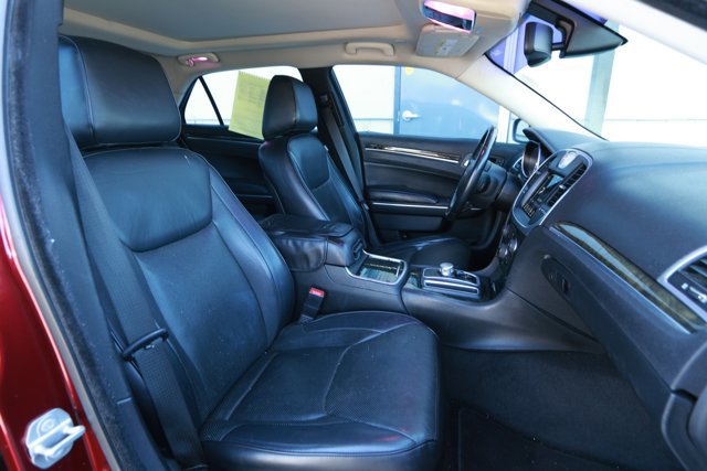 Used 2017 Chrysler 300 C RWD image 29